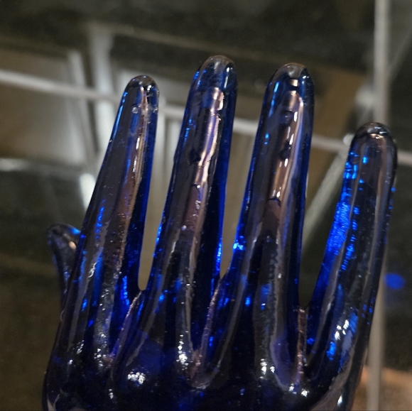Vintage Cobalt Blue Glass Hand Jewelry Ring Holder. Small bubble back of pointer - Picture 5 of 9